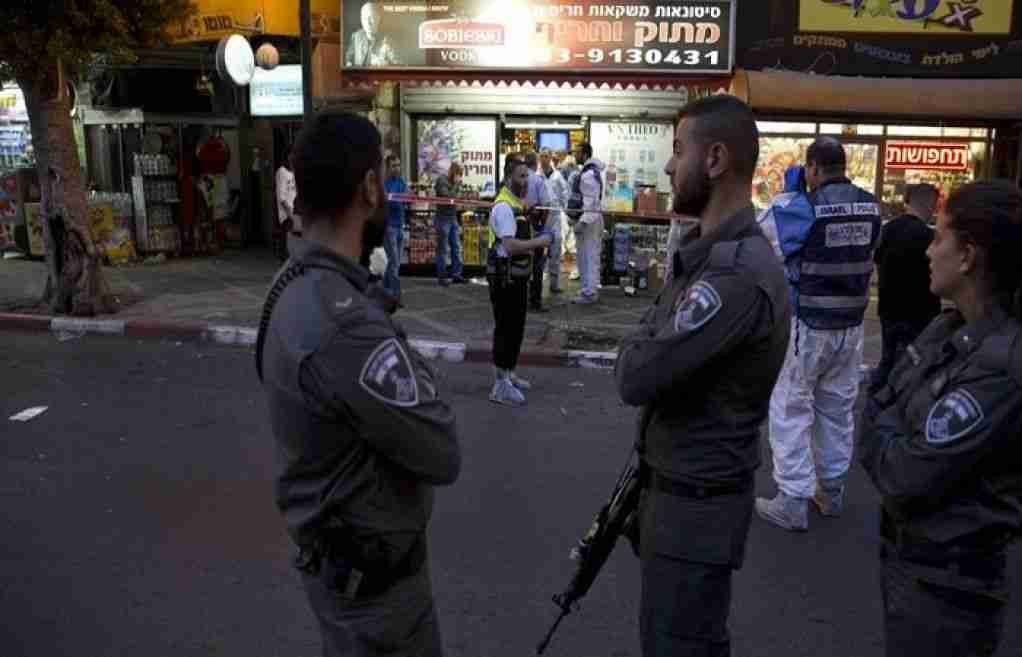 فائرنگ سے ایک فلسطینی شہید، 6 لہولہان، صیہونی باپ بیٹا بھی زخمی