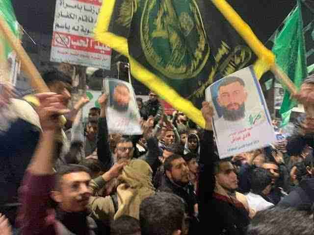 کامیاب شہادت پسندانہ کارروائی پر فلسطینیوں کا جشن