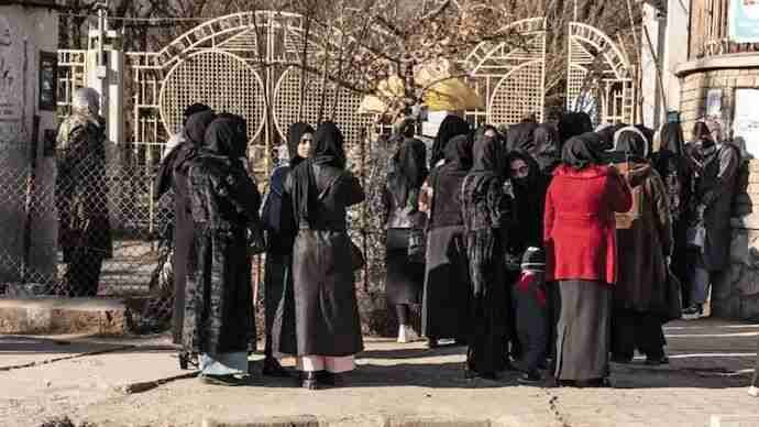افغانستان: طالبات کے جامعات کے داخلہ ٹیسٹ میں بیٹھنے پر پابندی
