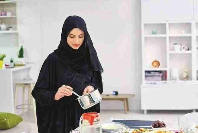 آیا مرد اے ٹی ایم مشین اور خاتون گھر میں خدمت گزار کی حیثیت رکھتے ہیں؟ یعنی آیا ان کا اصلی کام ہی یہی ہے؟