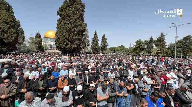 پابندیوں کے باجود ایک لاکھ فلسطینیوں کی مسجد اقصیٰ میں نماز جمعہ کی ادائیگی
