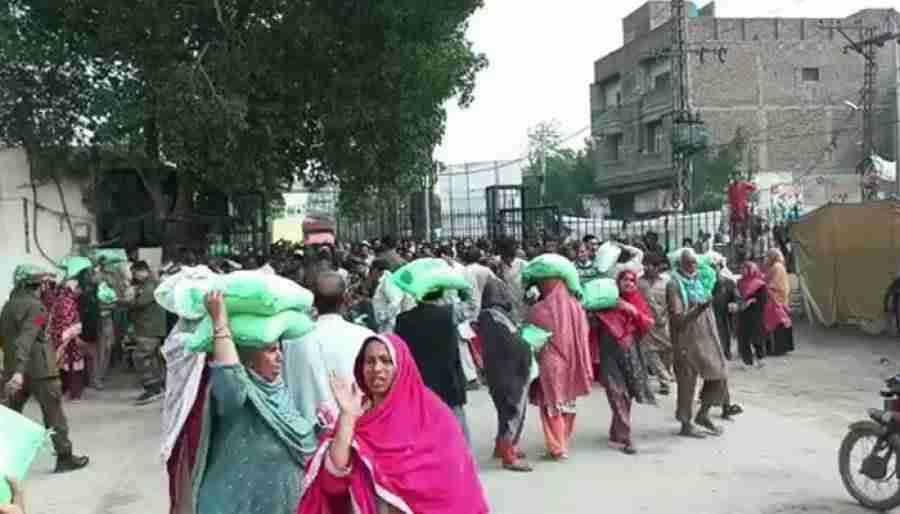 سستے آٹے کی تقسیم موت بانٹنے لگی، 2 افراد جاں بحق، متعدد زخمی