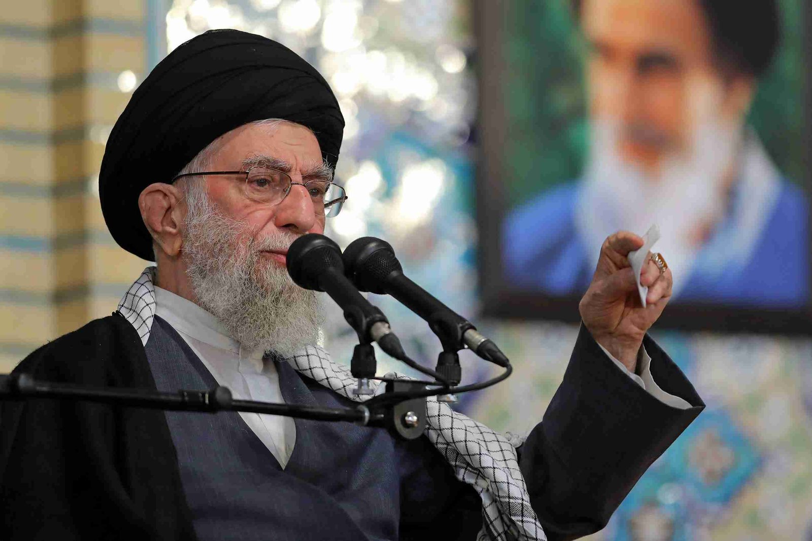 تبدیلیوں کی آڑ میں ایران کو فرمانبردار حکومت میں بدلنا سامراج کا اصل ہدف ہے، ولی امر المسلمین