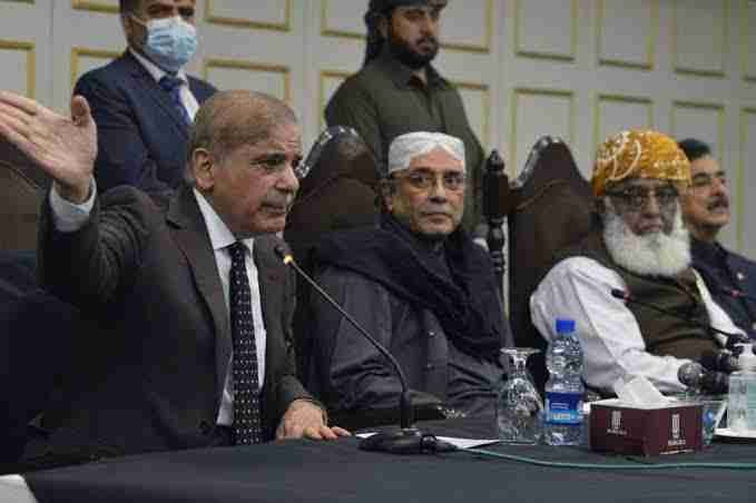 حکومتی اتحاد نے سپریم کورٹ کا عدالتی اصلاحات پر عمل روکنے کا حکم مسترد کردیا