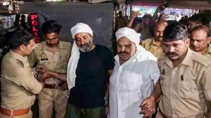 بھارت: مسلم لیڈر عتیق احمد اور بھائی کا میڈیا کے سامنے قتل