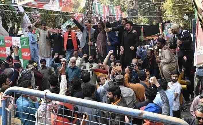عمران خان کی گرفتاری کیخلاف ملک بھر میں احتجاج