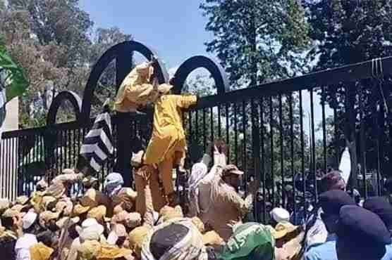 حکومتی اتحاد پی ڈی ایم کا سپریم کورٹ کے سامنے دھرنا