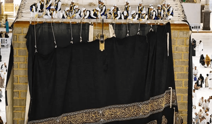 نئے اسلامی سال کے آغاز پر خانۂ کعبہ کا غلاف تبدیل