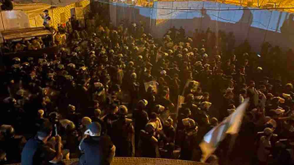 عراق میں قرآن سوزی پر احتجاج، سوئیڈن کا سفارتخانہ نذر آتش