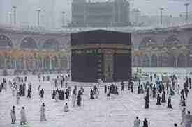 مکہ مکرمہ میں موسلا دھار بارش، عمرہ زائرین طواف کعبہ کرتے رہے