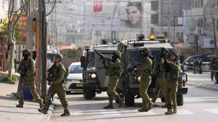 صیہونی فوج کا پھر مغربی کنارے کے شہر نابلس پر دھاوا، کئی فلسطینی زخمی