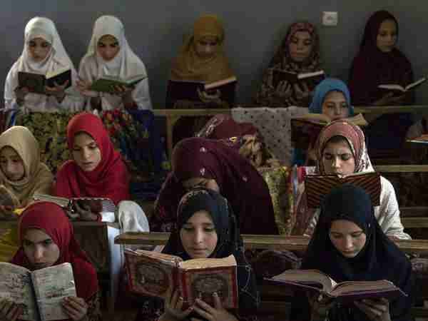 افغانستان: دس سال سے زائد عمر کی لڑکیوں کے پڑھنے پر پابندی