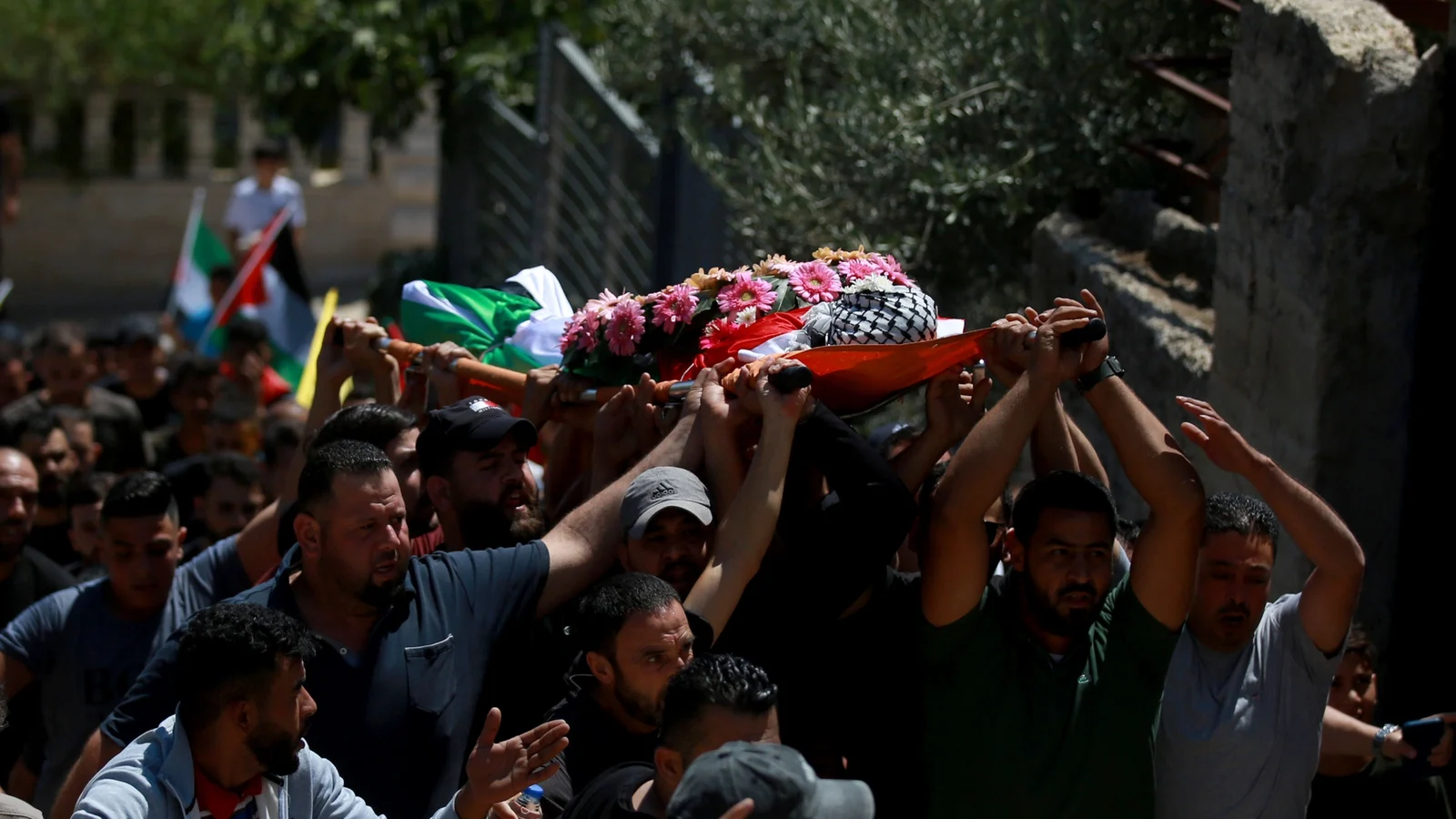 غاصب اسرائیلی فوج کی بربریت جاری، کار پر فائرنگ، 3 فلسطینی جوان شہید