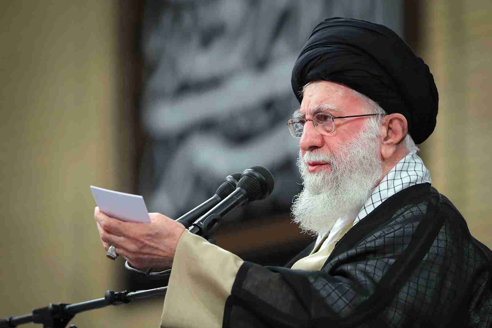 دنیا تبدیلی کے دہانے پر، امریکا کمزور ہوتا جارہا ہے، ولی امر مسلمین