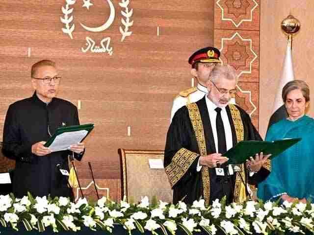 جسٹس قاضی فائز عیسیٰ نے 29 ویں چیف جسٹس آف پاکستان کے عہدے کا حلف اٹھا لیا