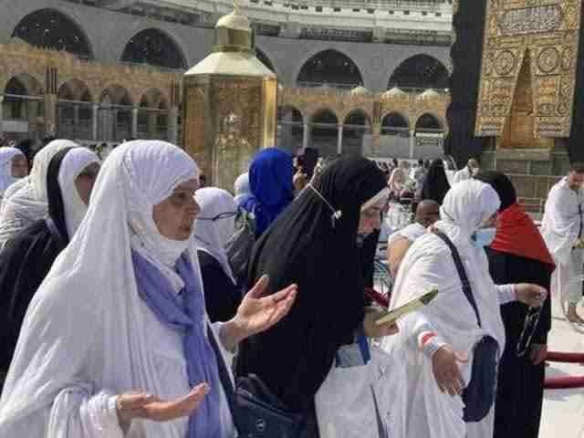 خواتین عمرہ زائرین کے آرائشی اور تنگ لباس پہننے پر پابندی