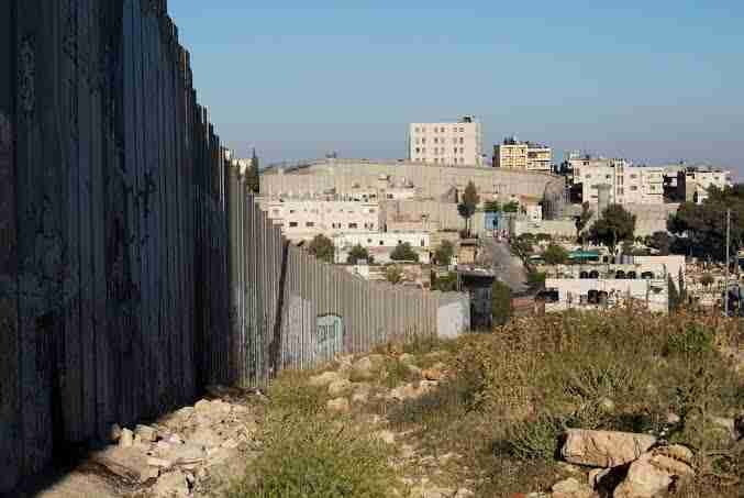 اسرائیلی پابندیوں سے فلسطینی معیشت اور صحت کا نظام تباہ ہوگیا، عالمی بینک