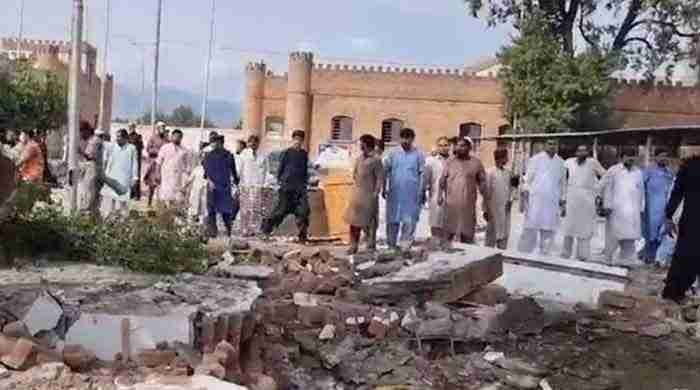 ہنگو : مسجد میں خطبہ جمعہ کے دوران دھماکا، 4 افراد شہید، متعدد زخمی