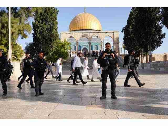 انتہا پسند صیہونی آبادکاروں کا ایک بار پھر مسجد الاقصیٰ پر دھاوا، فلسطینی تنظیموں کا سخت انتباہ