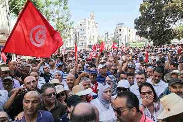 تیونس: جیل میں قید وکلاء اور سیاستدانوں کے اہل خانہ کا احتجاج