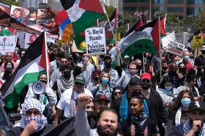 دنیا بھر میں عوام فلسطینیوں کی حمایت میں سڑکوں پر آگئے