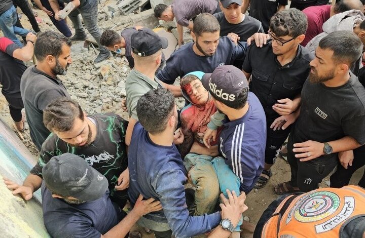 غزہ میں اسرائیلی بربریت جاری، مسجد پر بم حملہ، 50 نمازی شہید، درجنوں زخمی