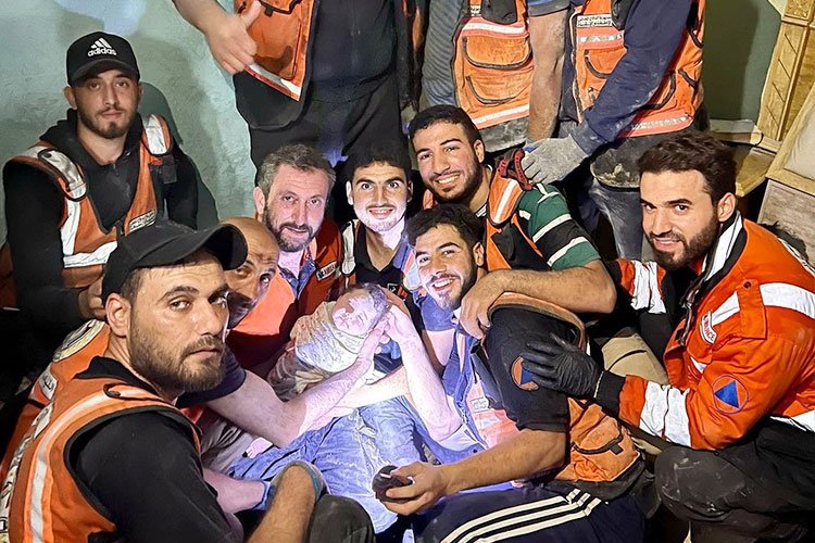 غزہ: ملبے سے 37 دن بعد نومولود زندہ نکال لیا گیا