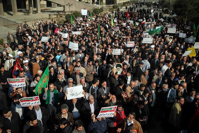 ایران کی فضا امریکا مردہ باد اسرائیل مردہ باد کے نعروں سے گونج اٹھی
