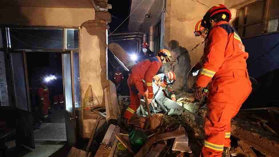 چین میں زلزلے سے 130 افراد ہلاک، درجنوں زخمی