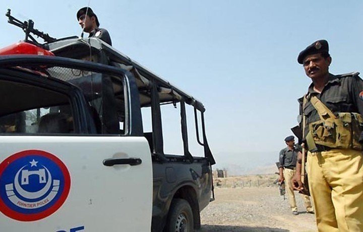 ڈی آئی خان : دہشت گردوں کا خودکش حملہ، 3 سکیورٹی اہل کار شہید، 12 زخمی