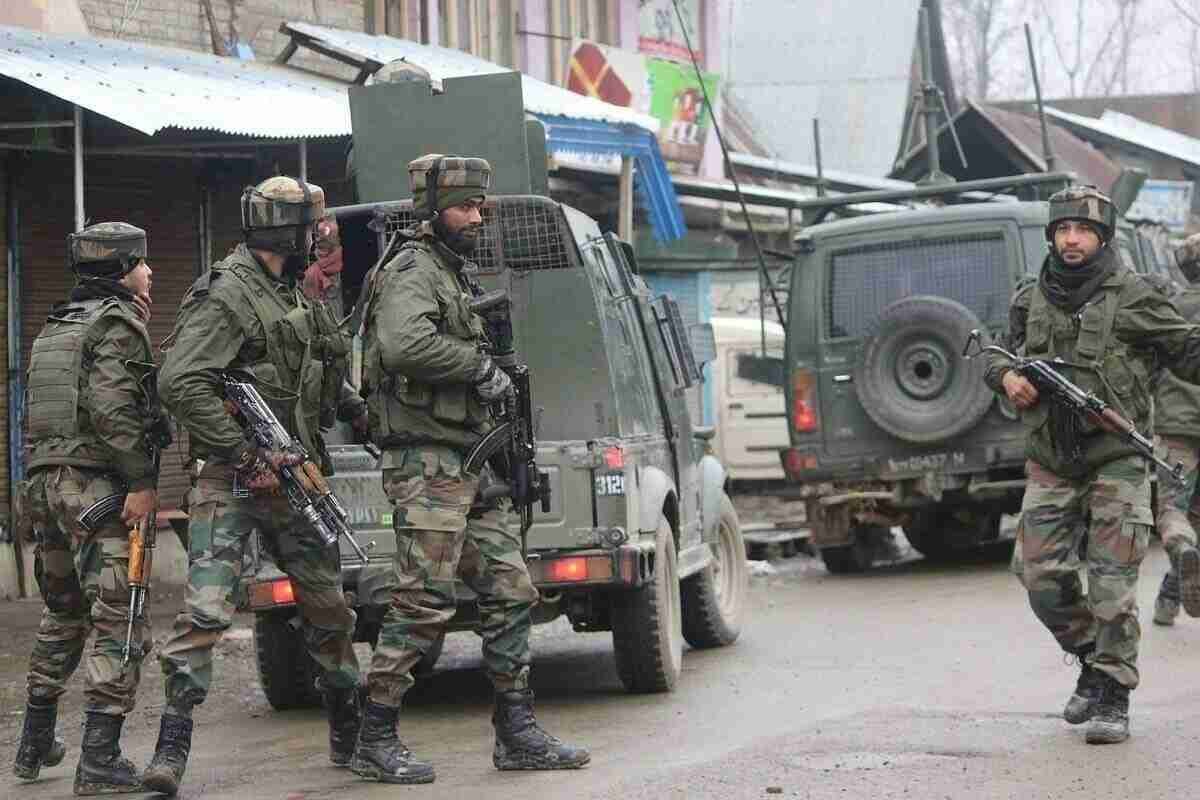مقبوضہ کشمیر, بھارتی فوج نے ضلع پلوامہ سے 3 کشمیری نوجوانوں کو گرفتار کر لیا