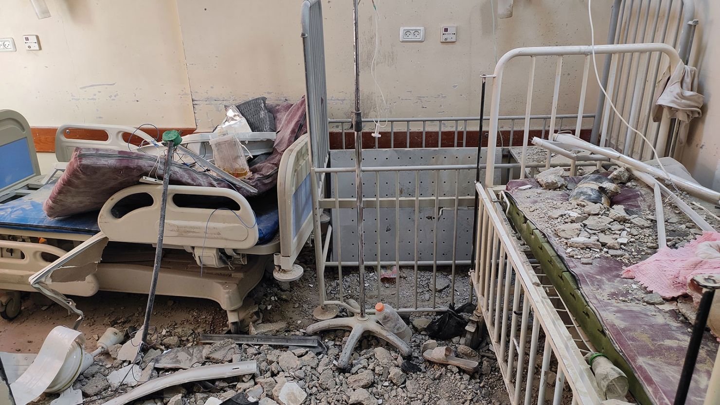 غزہ: غاصب اسرائیلی فوج نے العدوان اسپتال کے ڈائریکٹر سمیت 70 اہلکاروں کو گرفتار کرلیا