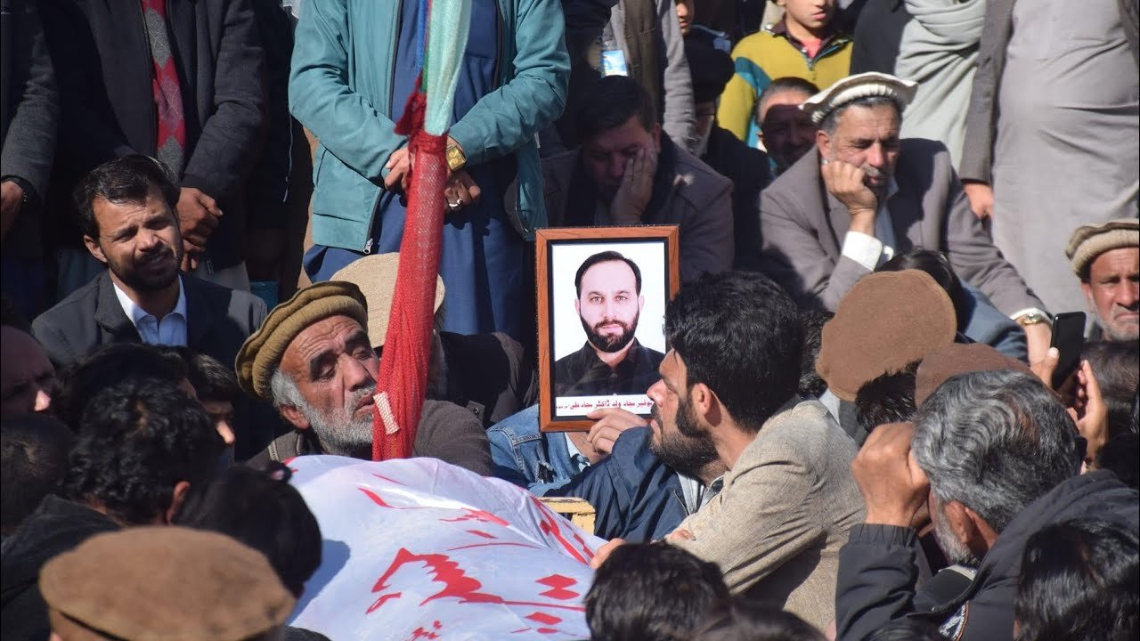 ہنگو فائرنگ, شہید کے جنازے کیساتھ احتجاجی ریلی اور شٹر ڈاؤن