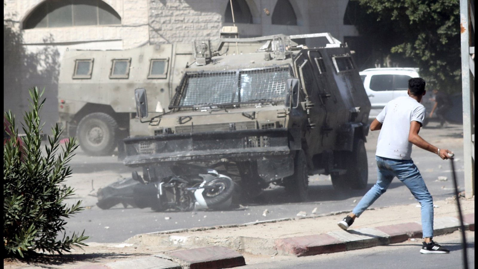 مغربی کنارے میں صیہونی فوج کا دھاوا، 4 فلسطینی شہید