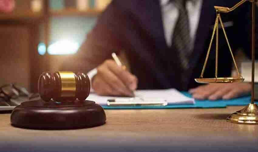 توشہ خانہ کیس میں بانی پی ٹی آئی اور بشریٰ بی بی کو 14-14 سال قیدِ بامشقت کی سزا