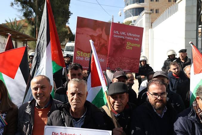 عمان: فلسطین کی حمایت میں امریکی سفارتخانے کے سامنے احتجاج