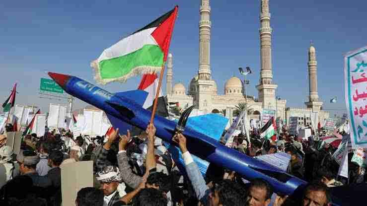 یمنی فوج نے خلیج عدن میں ایک اور آئل ٹینکر کو نشانہ بنایا