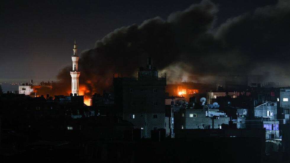 رفح پر رات بھر آتش وآہن کی بارش، 100 سے زائد فلسطینی شہید