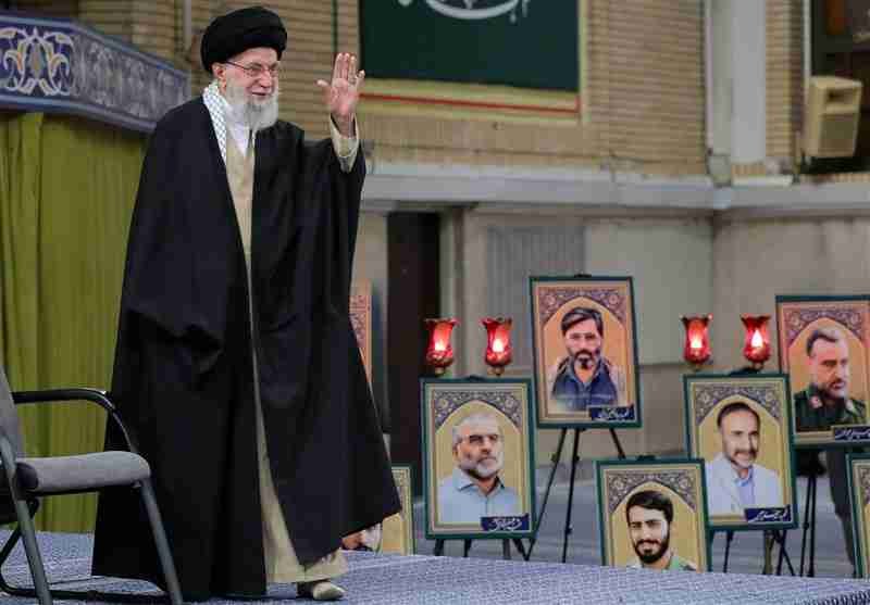 انقلاب اسلامی نسیم بہار کی حیثیت رکھتا ہے جو فطری طور پر اپنا اثر دکھاتا ہے، ولی امر مسلمین
