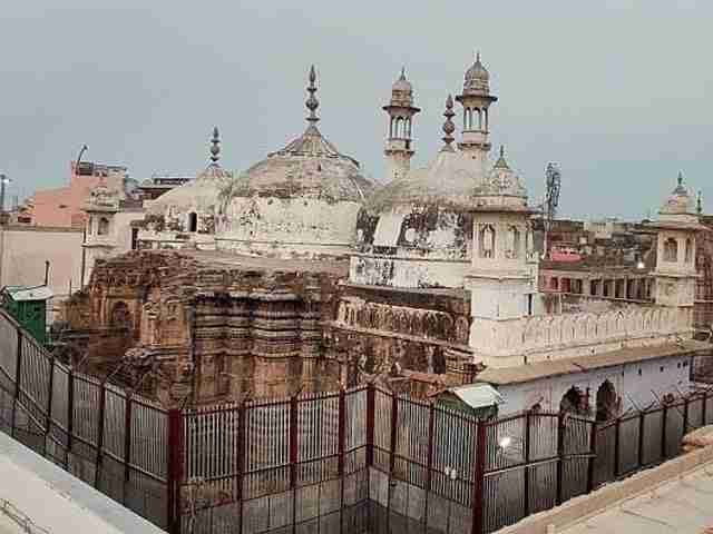 بھارتی عدالت نے ایک اور تاریخی مسجد کے تہہ خانے میں پوجا کرنے کی اجازت دیدی
