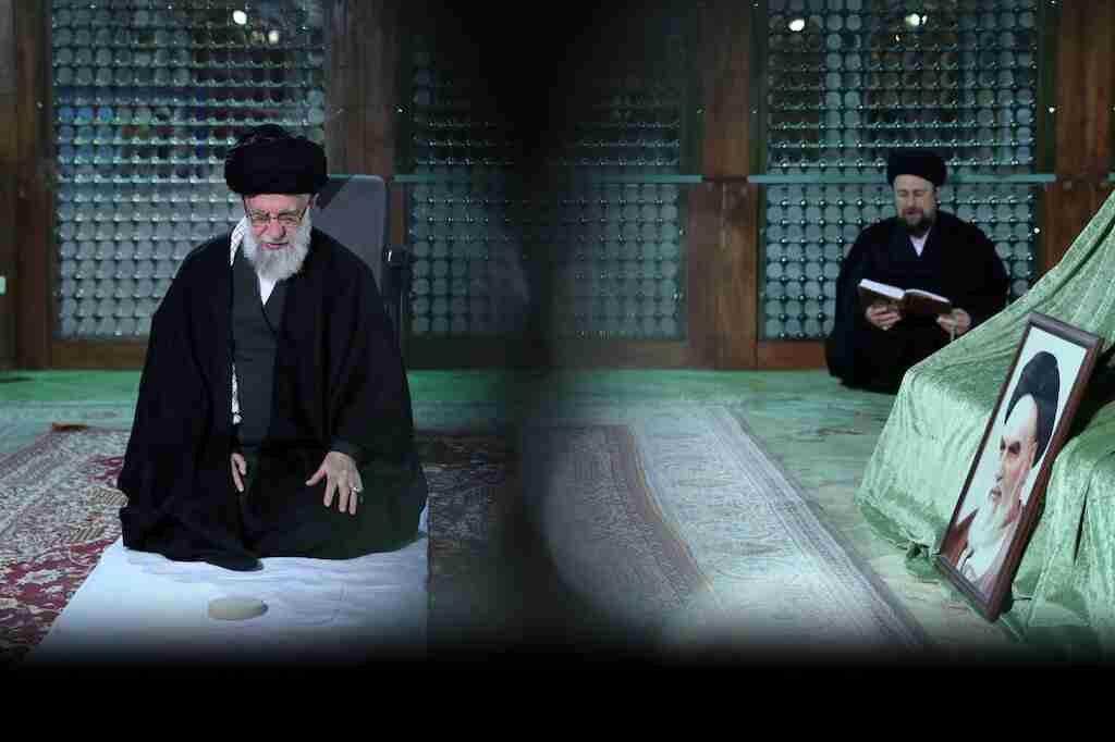 عشرہ فجر کا آغاز، ولی امر مسلمین کی امام خمینیؒ کے مزار پر حاضری