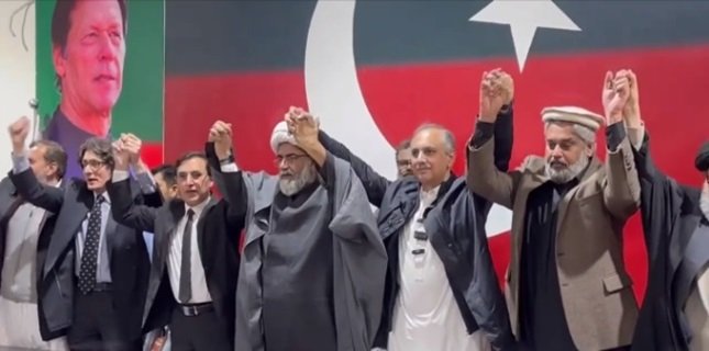 ایک قوم بننے کی جانب بڑھ رہے ہیں، فرقہ واریت پھیلانے والوں کو کبھی کامیاب نہیں ہونے دینگے، علامہ راجہ ناصر