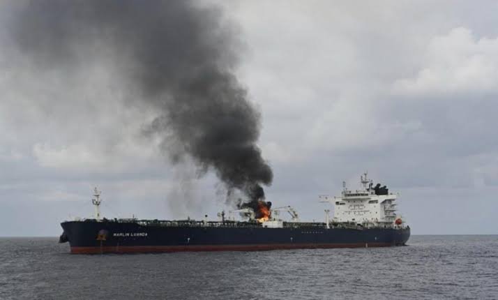 یمنی فوج نے امریکا و برطانیہ کے 2 جہازوں کو نشانہ بنادیا