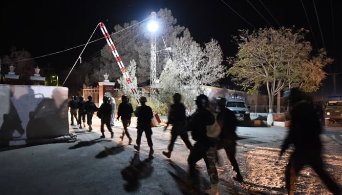 تربت میں ایئربیس پر حملہ ناکام، 4 دہشتگرد ہلاک، سپاہی شہید