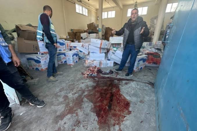 صیہونی فوج کا اونروا کے گودام پر حملہ، 10 فلسطینی شہید