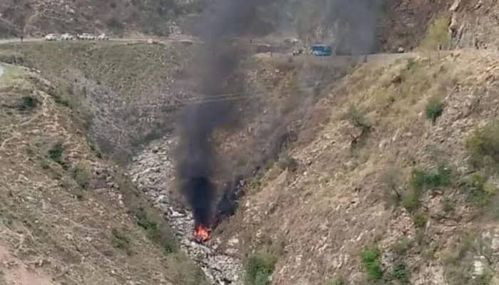 بشام میں گاڑی پر خودکش حملہ، 5 چینی باشندے ہلاک