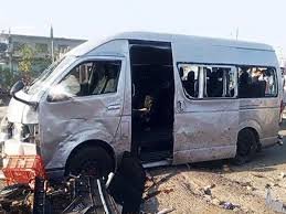 کراچی: غیر ملکیوں کو لے جانیوالی گاڑی پر خودکش حملہ، دو دہشت گرد ہلاک