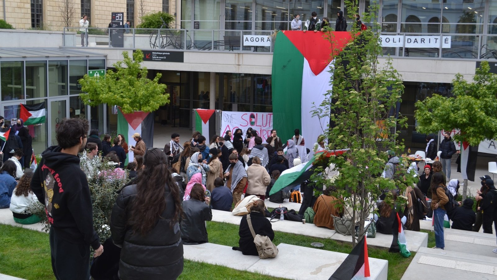 فرانس میں فلسطین کے حامی مظاہرین پر تشدد