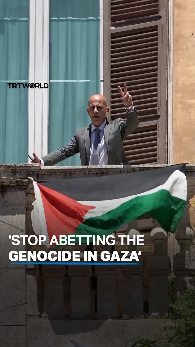 اطالوی سیاسی رہنما نے پارلیمنٹ پر فلسطینی پرچم لہرا دیئے