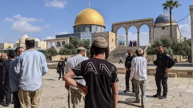 سینکڑوں انتہا پسند یہودی مسجد اقصیٰ کے احاطے میں داخل